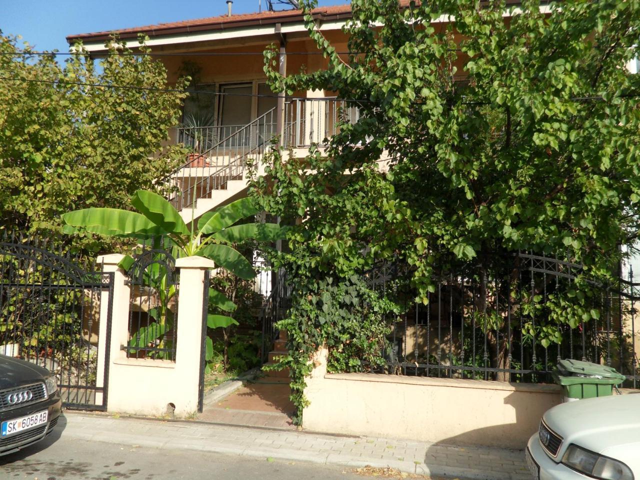 Misko'S Guest House Skopje Exterior photo